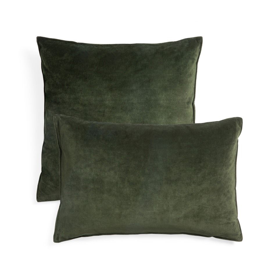 Ethnicraft Velvet Kissen 60x40 cm, zwei grüne Dekokissen aus Samt, rechteckig und quadratisch.