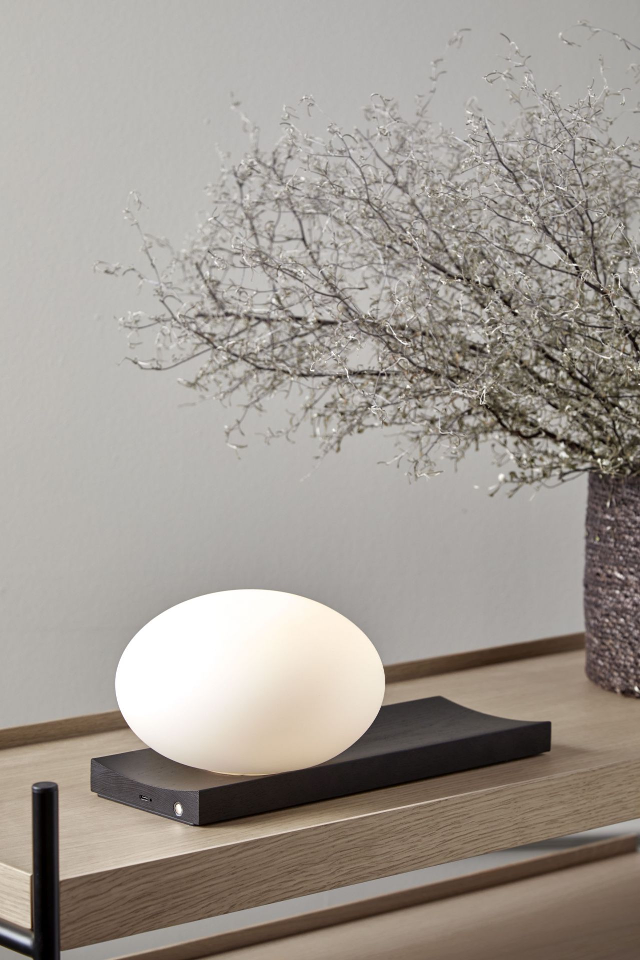 Dew tafel- en wandlamp, essenhout, zwart gelakt, Woud