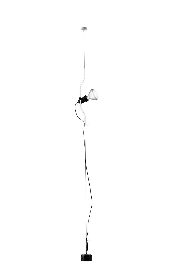 Weiße Parentesi D Lampe von Flos mit Dimmer, eine moderne Deckenleuchte für Wohnräume.
