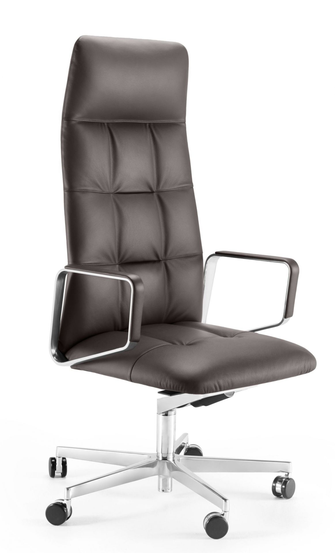 Leadchair Executive Soft Bürostuhl von Walter Knoll mit braunem Lederbezug und Aluminiumfußkreuz.