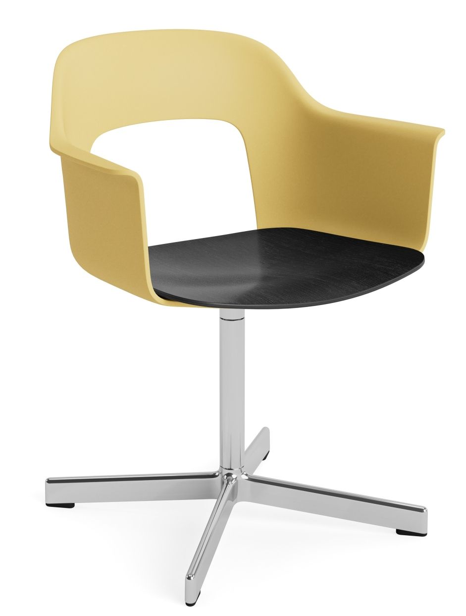 Layout Armchair 232 von Hay: Gelber Armlehnstuhl mit schwarzer Sitzfläche und verchromtem Drehfuß.