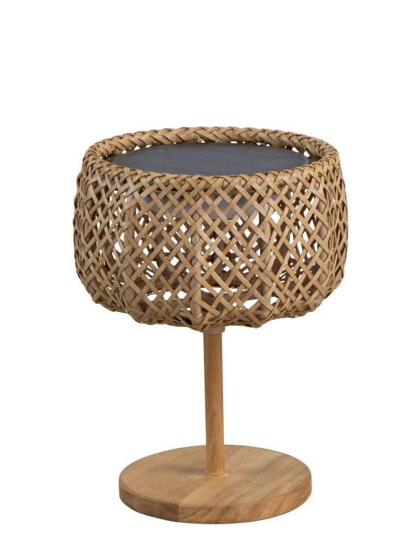 Illusion Glow Tischleuchte von Cane-Line: Kleine, geflochtene Outdoor-Lampe aus Rattan mit Holzfuß.