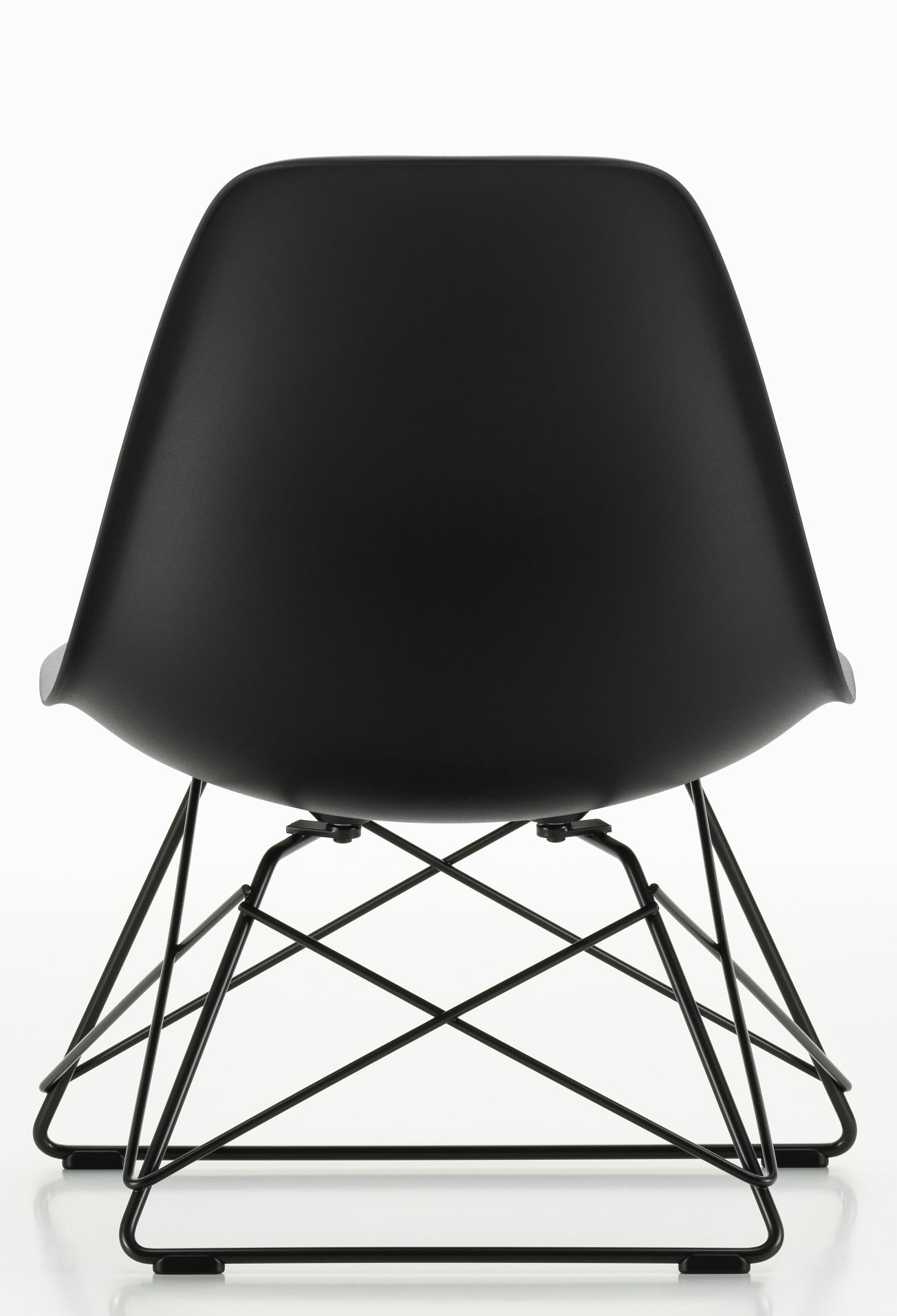 Schwarzer Eames Plastic Side Chair LSR Stuhl von Vitra, Rückansicht mit verchromtem Drahtgestell.