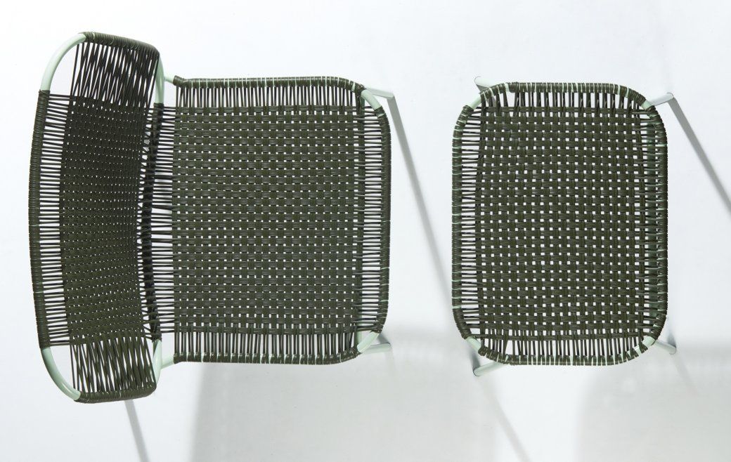 Cielo Footstool Outdoor: Grüner Fußhocker mit pastellgrünem Rahmen, geflochten, für Garten und Terrasse.