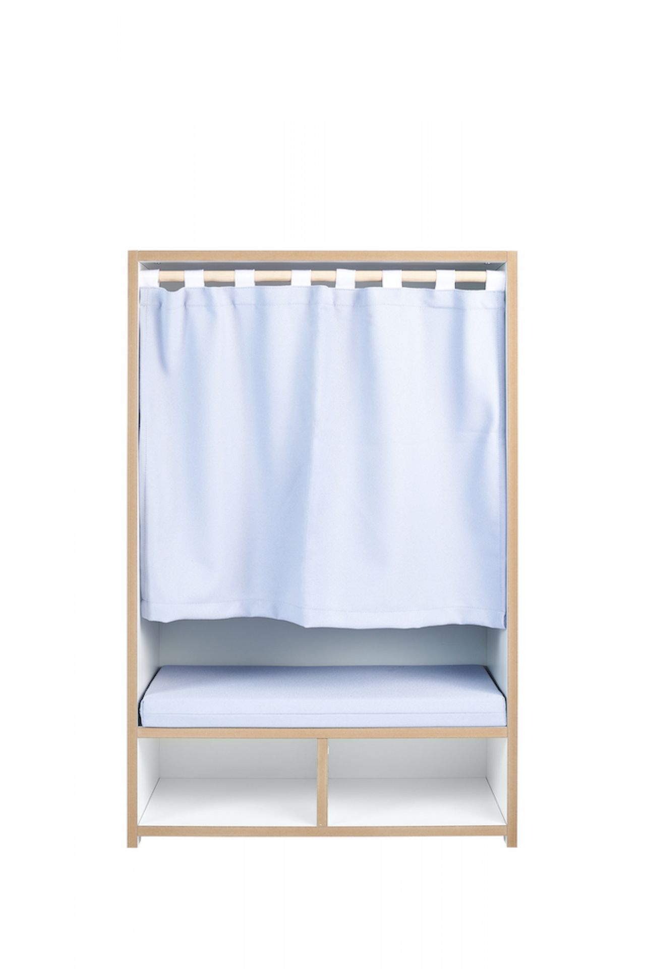 Tojo Kids Nische: Lesebox mit hellblauem Vorhang, Sitzkissen und Regalfächern für Kinderzimmer.