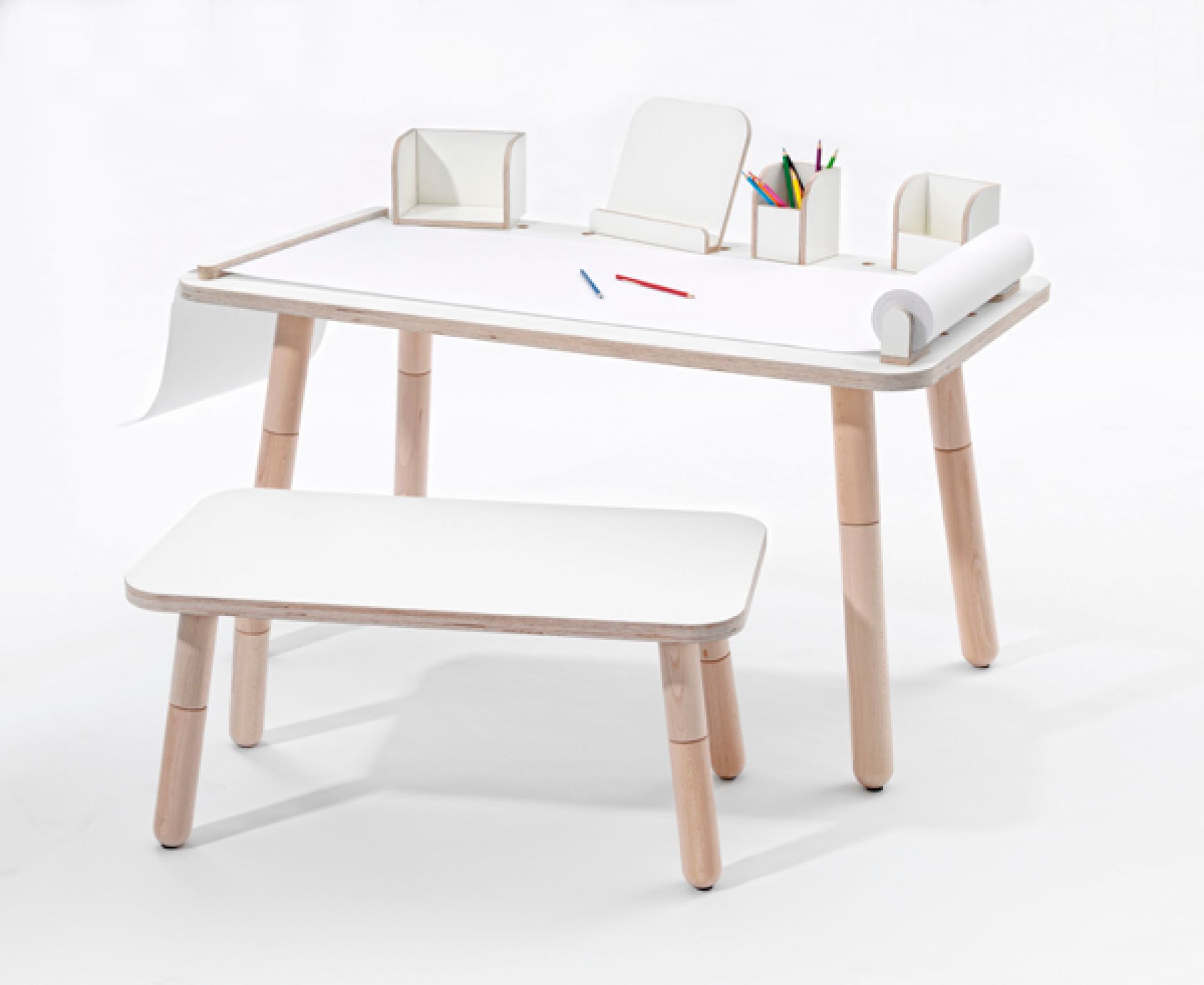 Growing Table Kindertisch-Set in Weiß mit Papierrolle, Stifthalter und Hocker für Kinder.