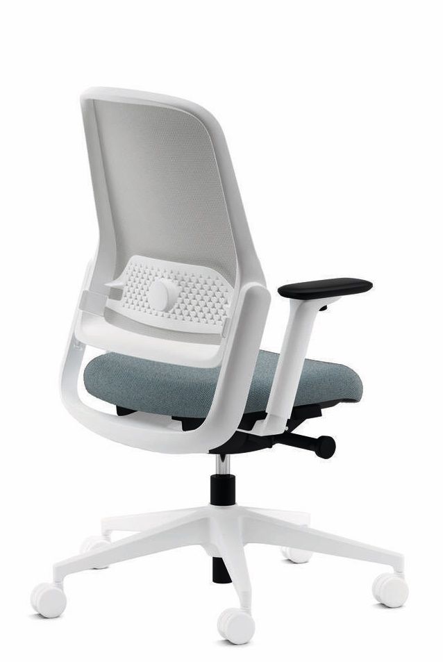 Wilkhahn 164/7 ME Drehstuhl in Weiß mit grauem Netzrücken und Stoffbezug, ergonomischer Bürostuhl für gesundes Sitzen.
