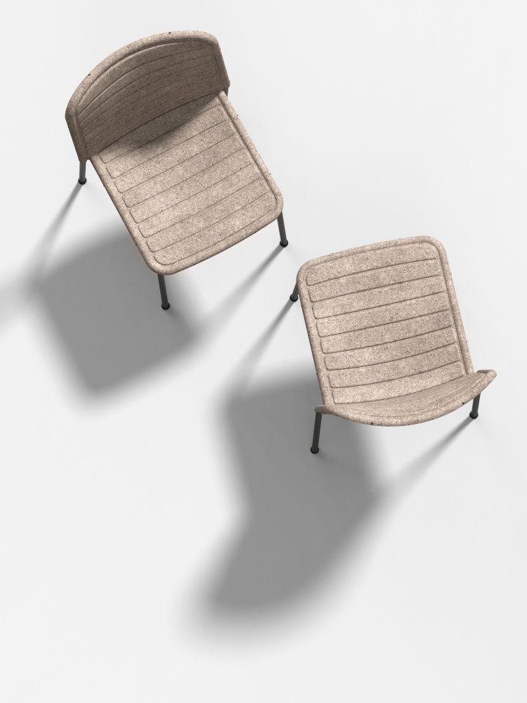 Draufsicht: Zwei moderne Flax Stacker Stühle in Beige, minimalistisches Design für Wohnzimmer und Büro.