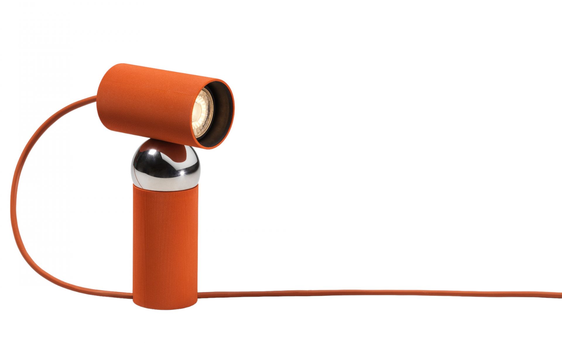 Orangefarbene Bilboquet Tischleuchte von Flos, modernes Design mit verstellbarem Leuchtenkopf.