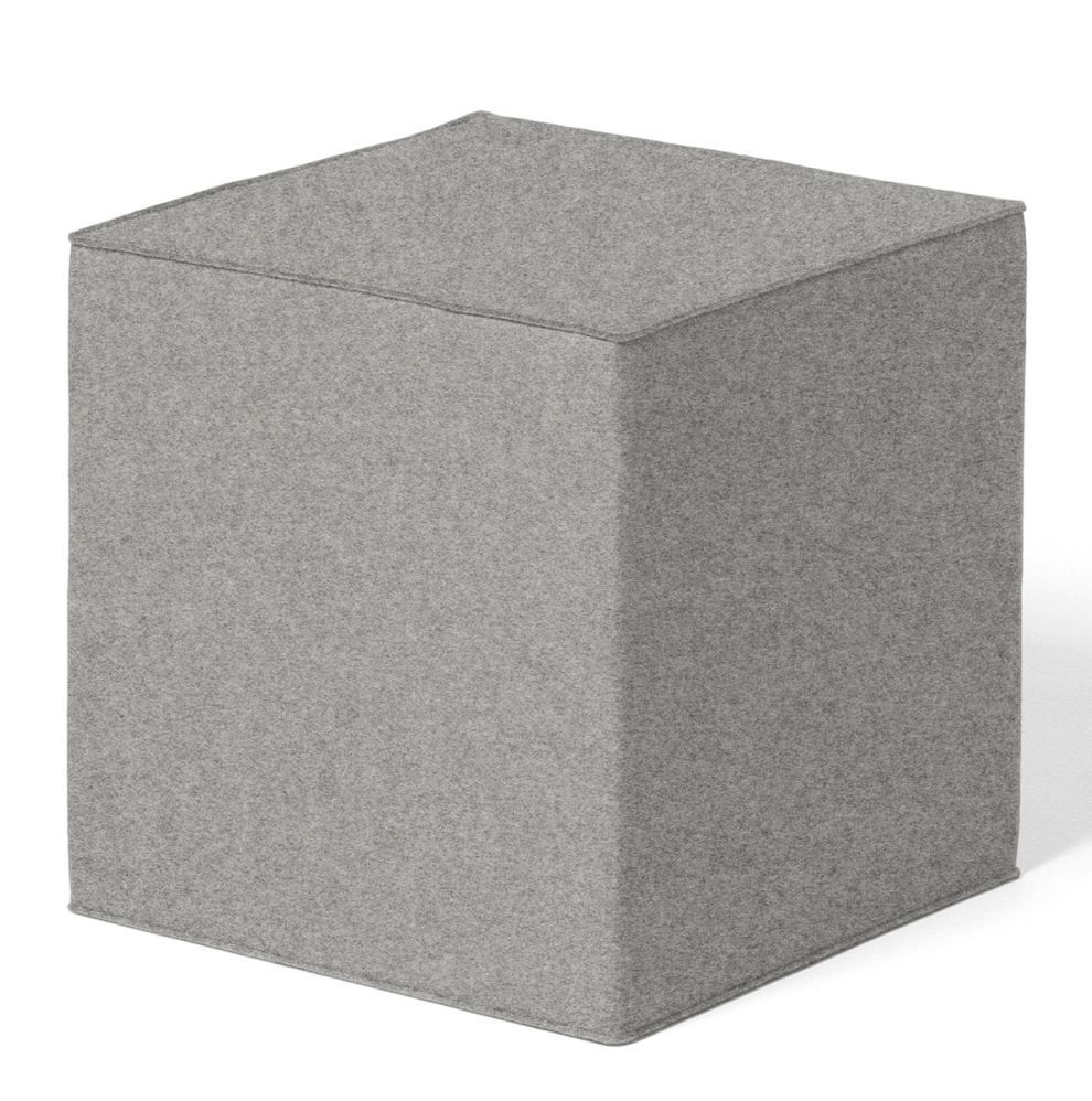 Grauer Quart Hocker von HEY-SIGN by BWF Group, Sitzmöbel aus Filz, quadratisch.
