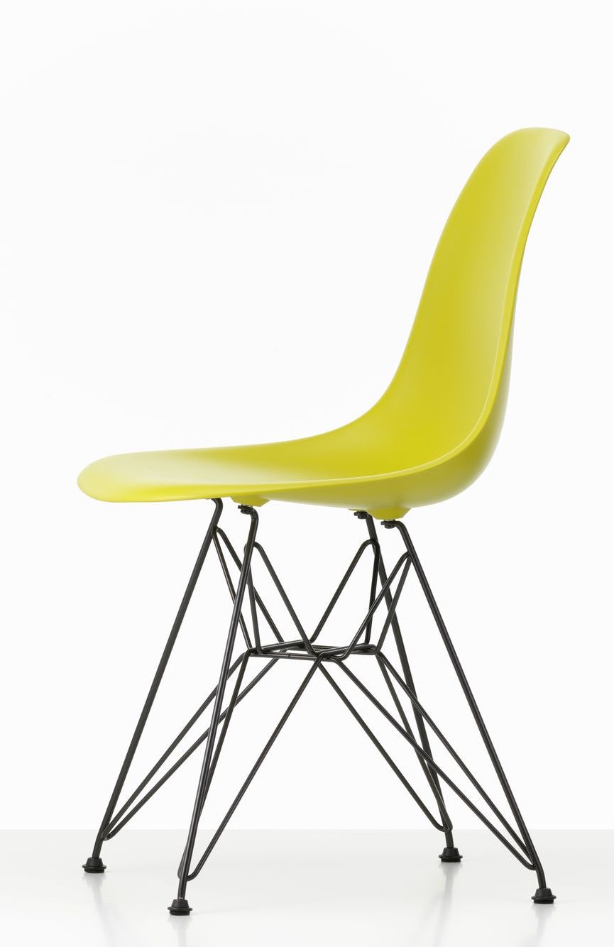 Eames Plastic Side Chair DSR stoel Mosterd / Zwart onderstel Vitra Unicaat