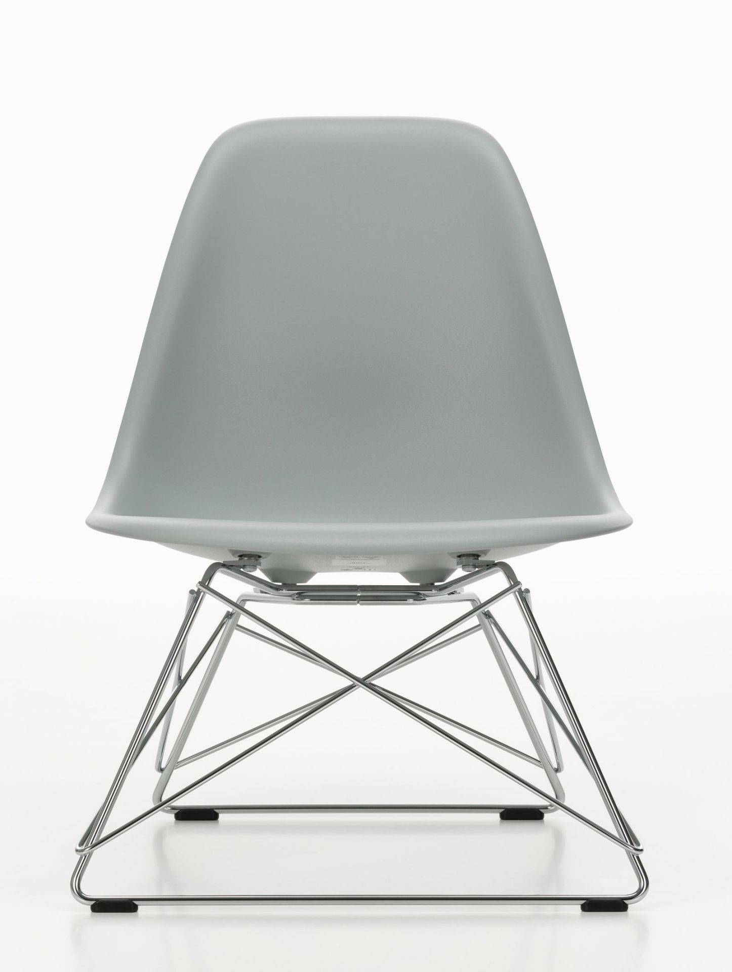 Grauer Eames Plastic Side Chair LSR Stuhl von Vitra mit verchromtem Drahtgestell, Frontansicht.
