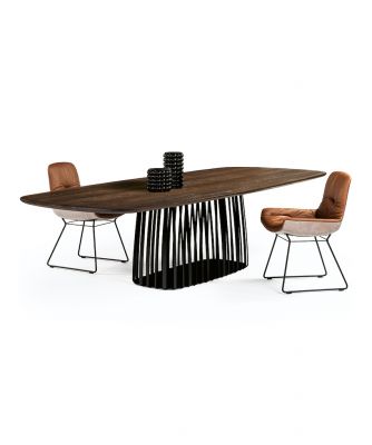 Janua BC 07 Basket Tisch, Bootsform, geräucherte Eiche, schwarzes Stahlgestell, mit zwei Stühlen.