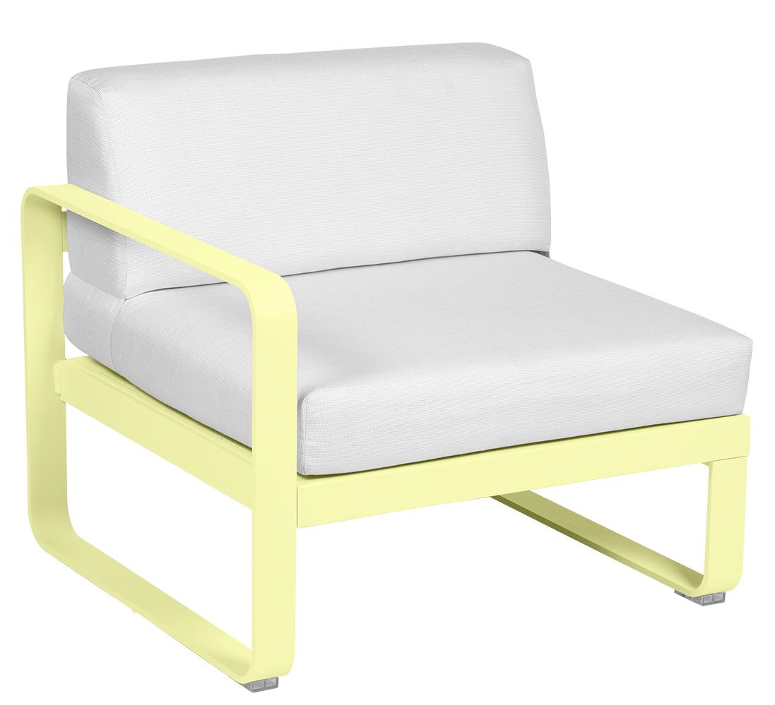 Bellevie Fermob Outdoor Sofa Modul links, hellgelbes Gestell mit weißen Polsterkissen, modernes Gartenmöbel Design.