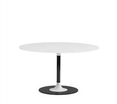 Weißer, runder Thierry XXL Tisch von Kartell mit schwarzem Fuß für Esszimmer und Wohnzimmer.