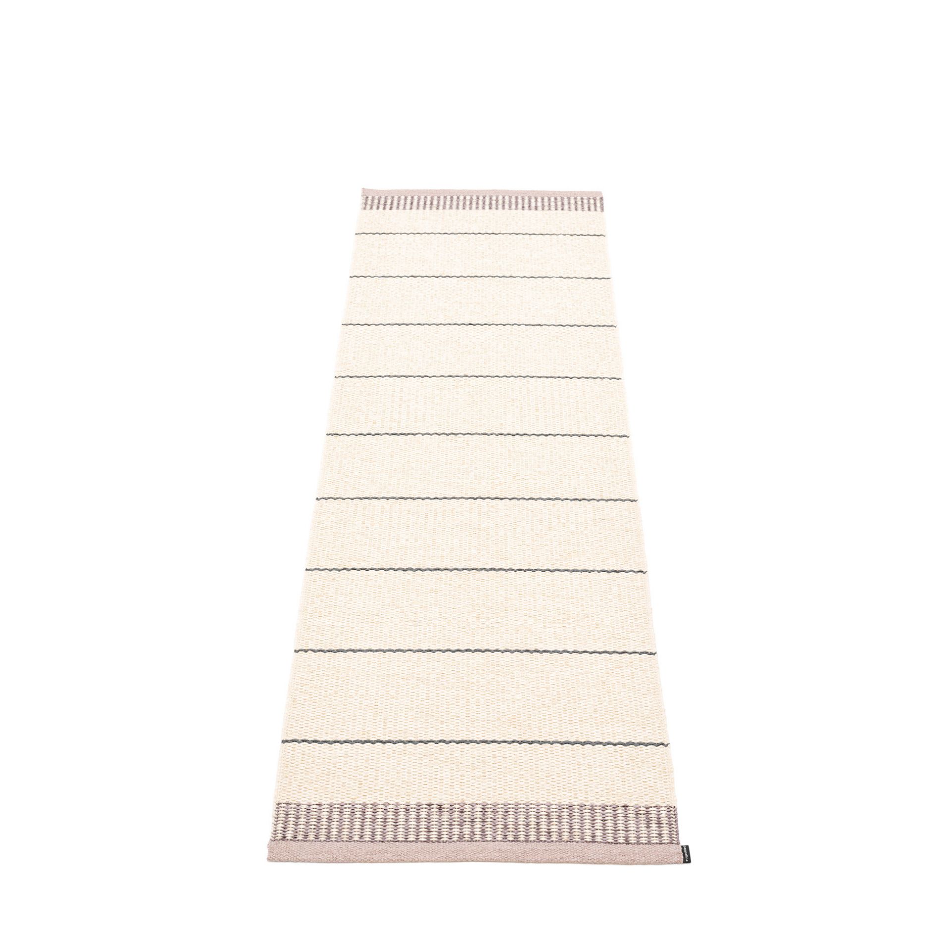 Pappelina Belle Kunststoffteppich 60x200 cm: Beige Teppich mit schwarzen Streifen und dekorativen Enden.