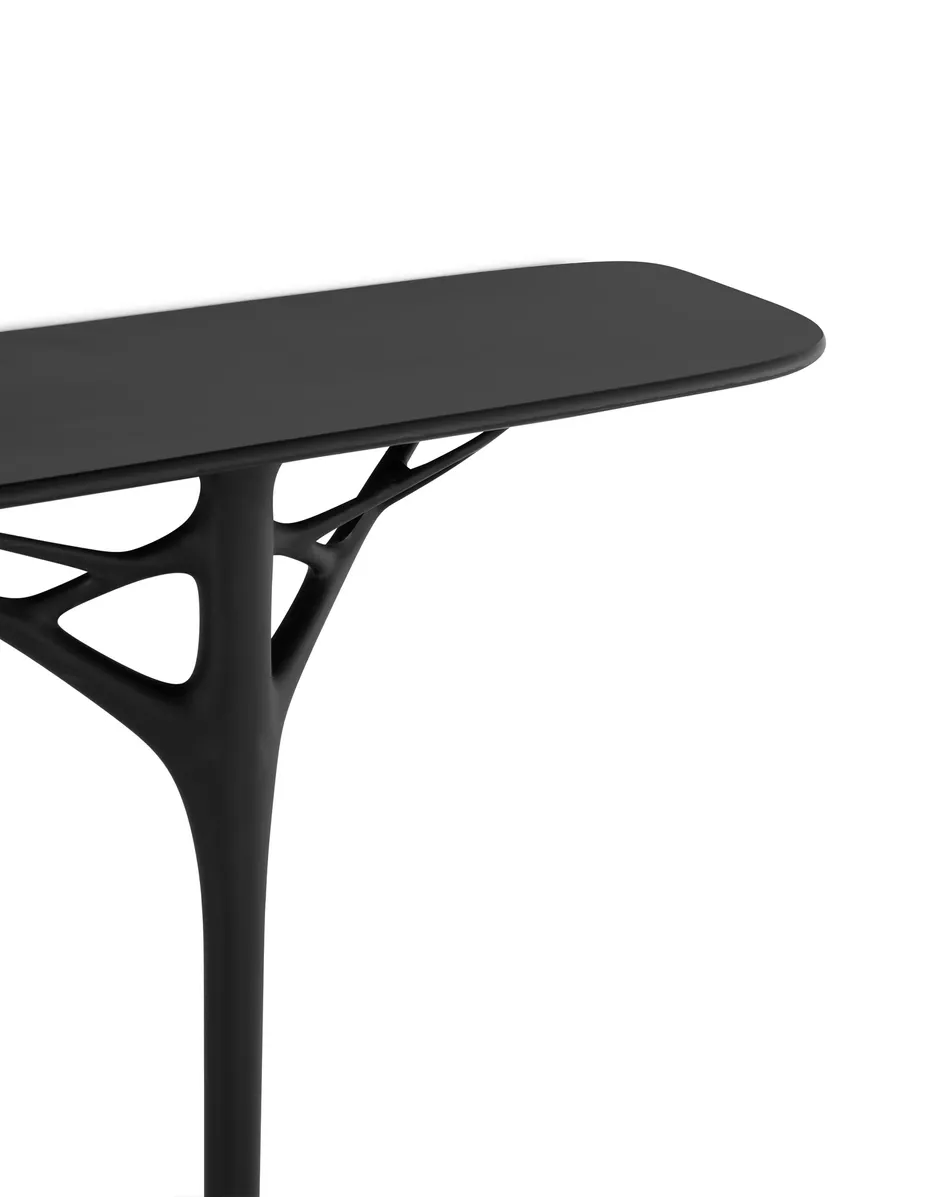Detailaufnahme der schwarzen A.I. Konsole von Kartell: Moderne Design Konsole mit einzigartigem, baumartigem Gestell.