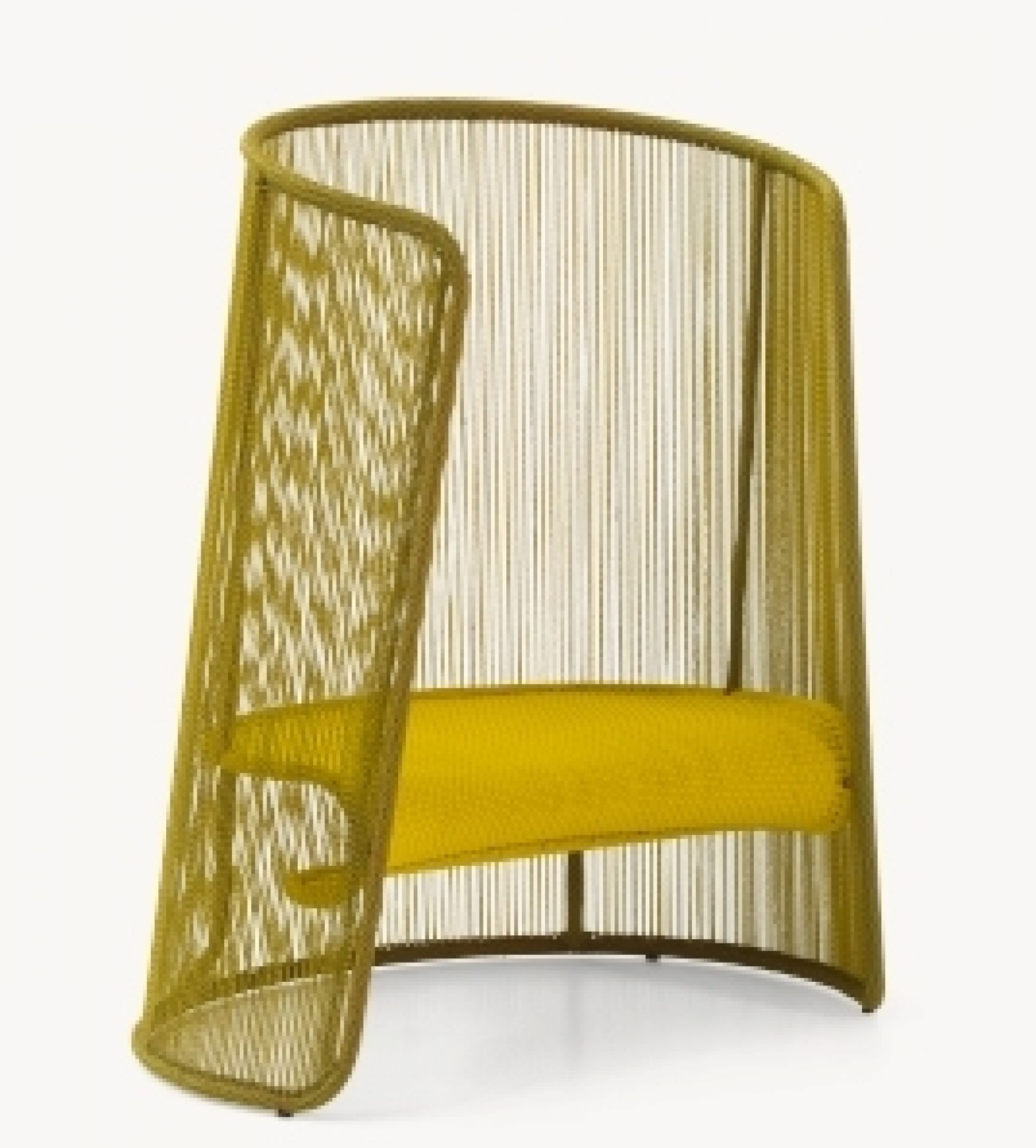 Grüner Husk Sessel von Moroso aus der M' Afrique Collection mit gelbem Sitzkissen.