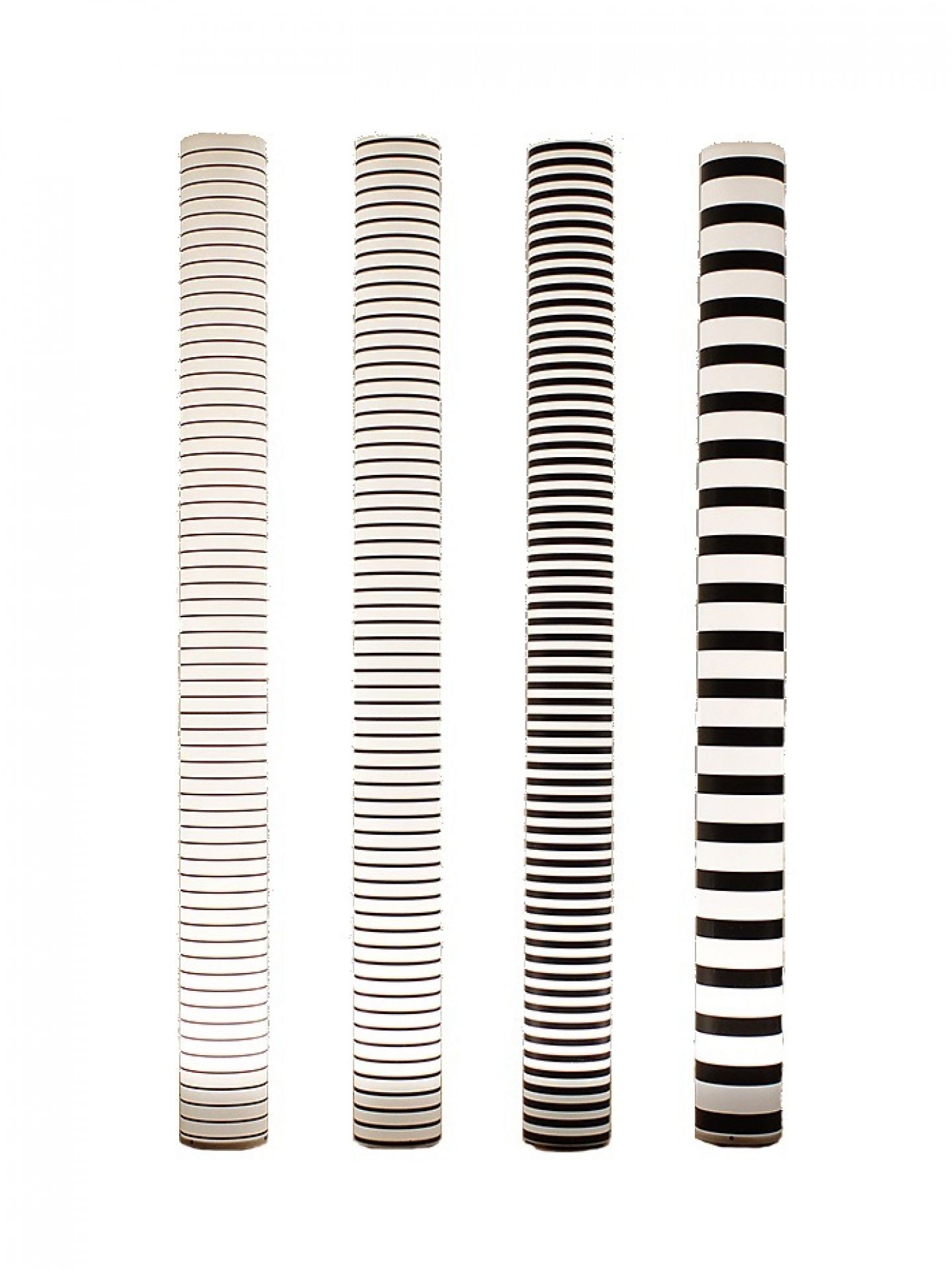 WHITE FLOOR XL LED Stehleuchte mit Chameledeon-Stripes in verschiedenen Streifenmustern, modernes Design für Wohnraumbeleuchtung.