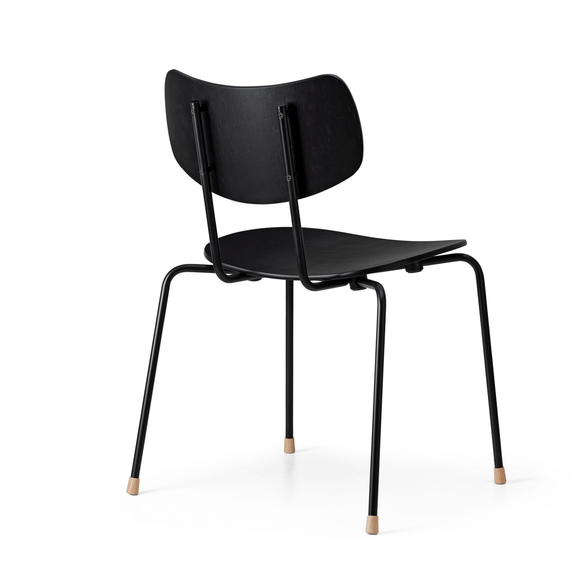 Schwarzer Vega Stuhl von Carl Hansen & Søn, skandinavisches Design mit Holz und Metall, minimalistisch.