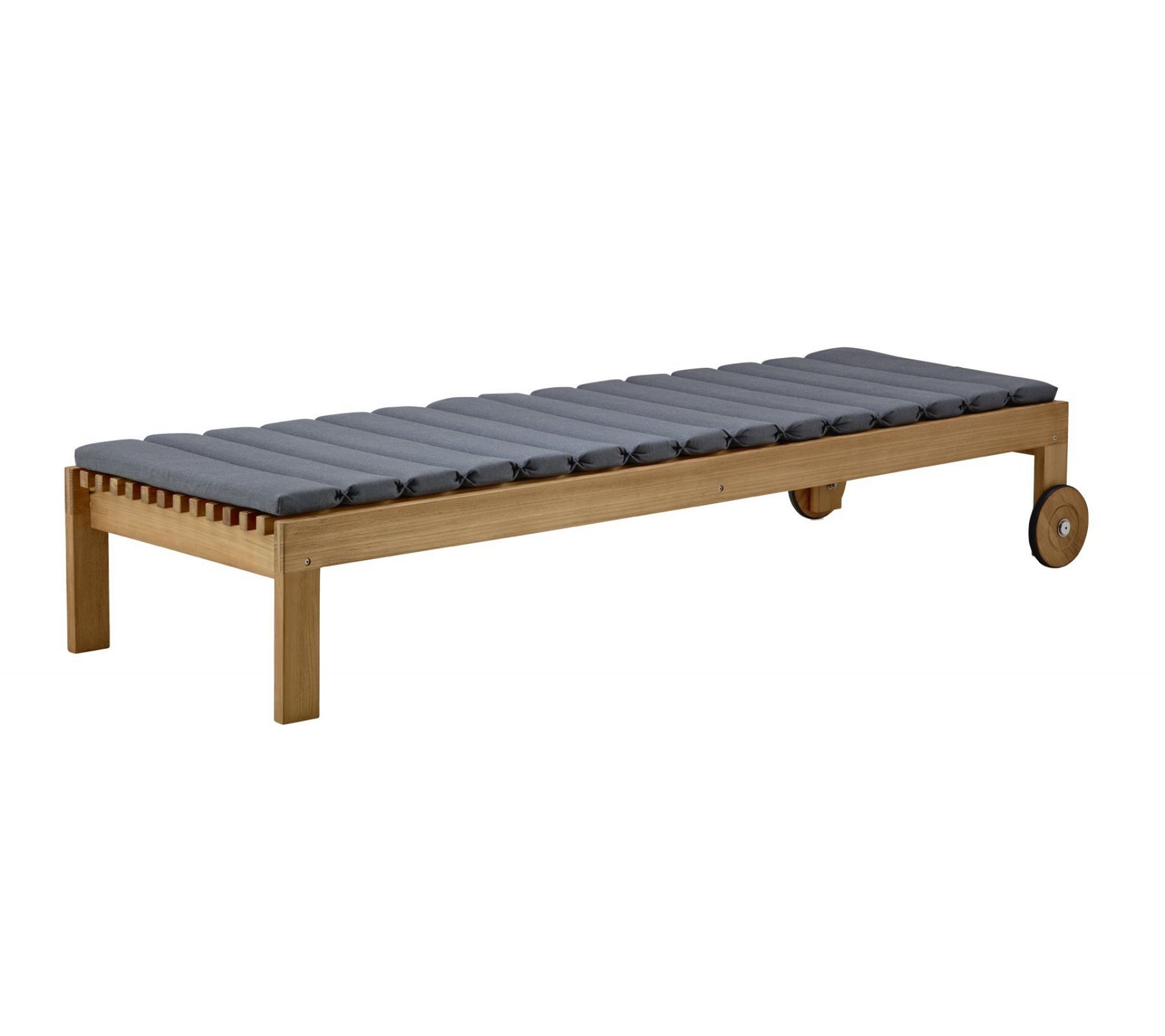 Cane-Line Sonnenliege mit Amaze Kissen: Outdoor Liege aus Teakholz mit grauem Kissen.