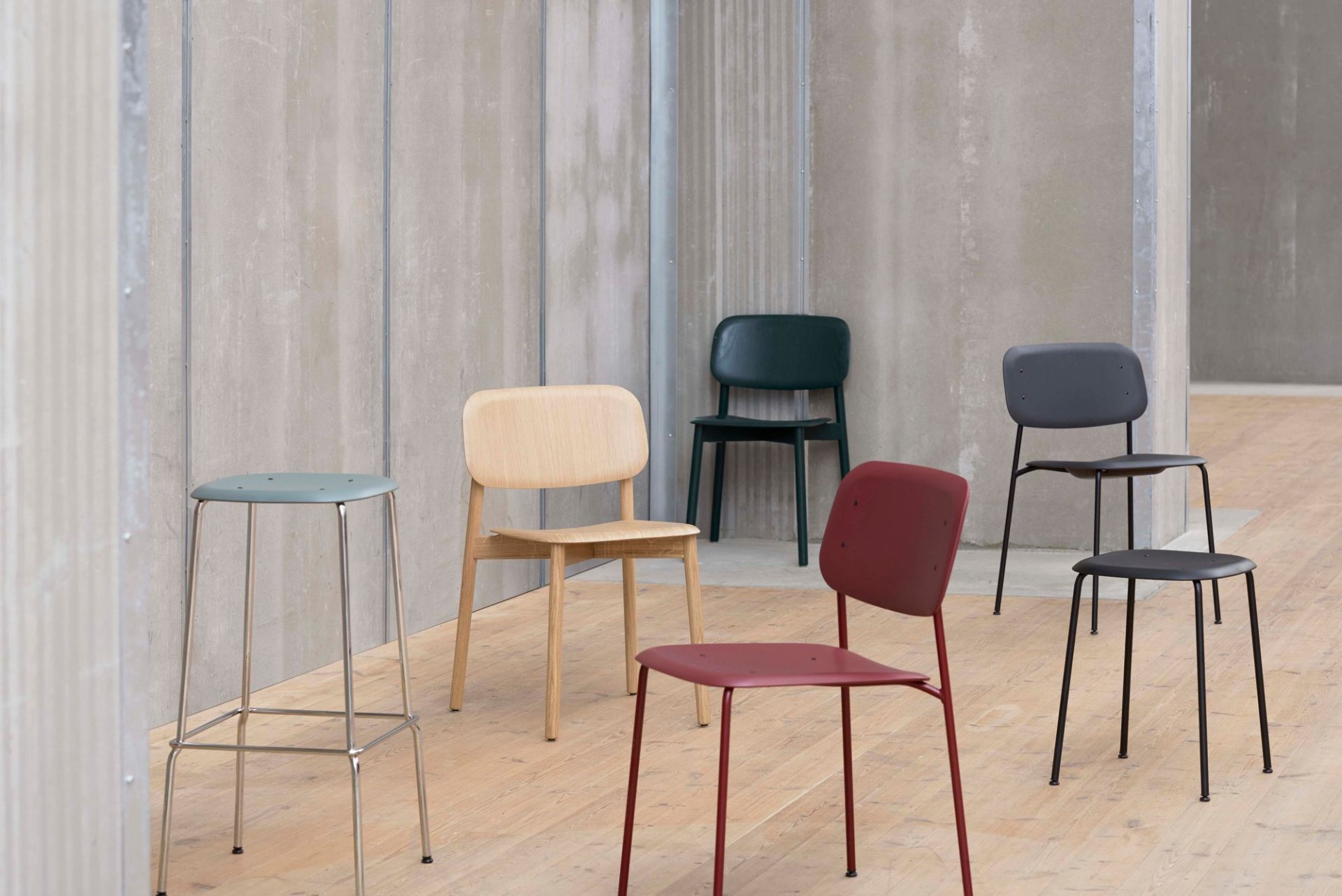 Soft Edge Stühle von Hay in verschiedenen Farben und Ausführungen, Eiche und Remix Stoff.