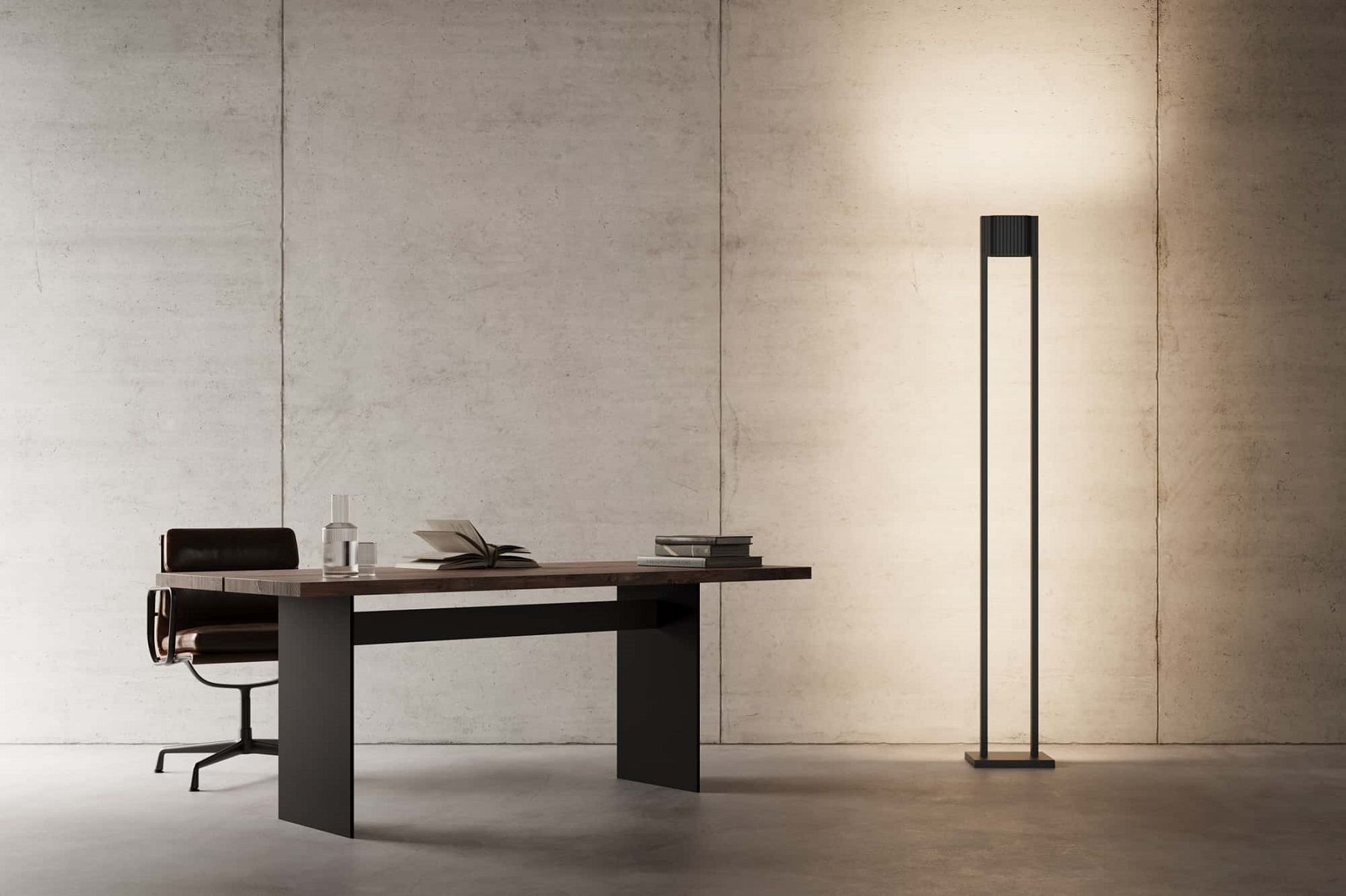Moderne Unic LED Stehleuchte in Schwarz neben Schreibtisch mit Stuhl und Betonwand.