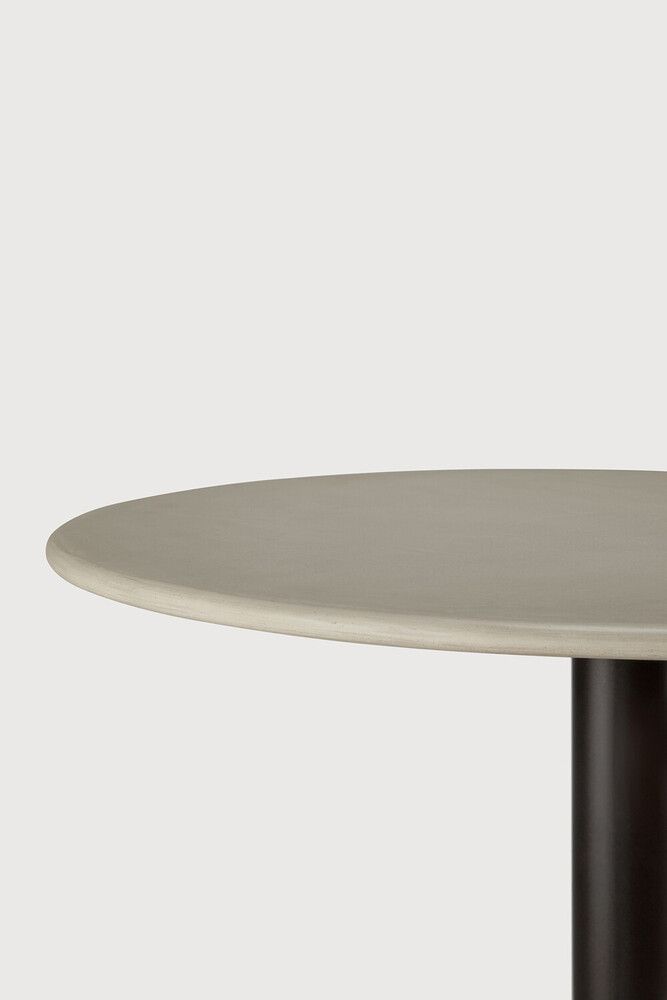 Blend Outdoor-eettafel van beton van Ethnicraft