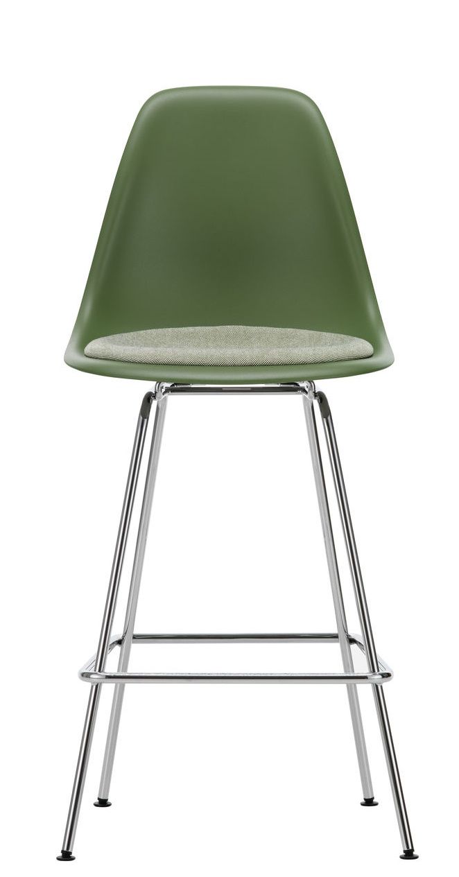 Eames Plastic Bar Stool von Vitra, Barhocker Medium in Olivgrün mit Sitzpolster und Chromgestell.