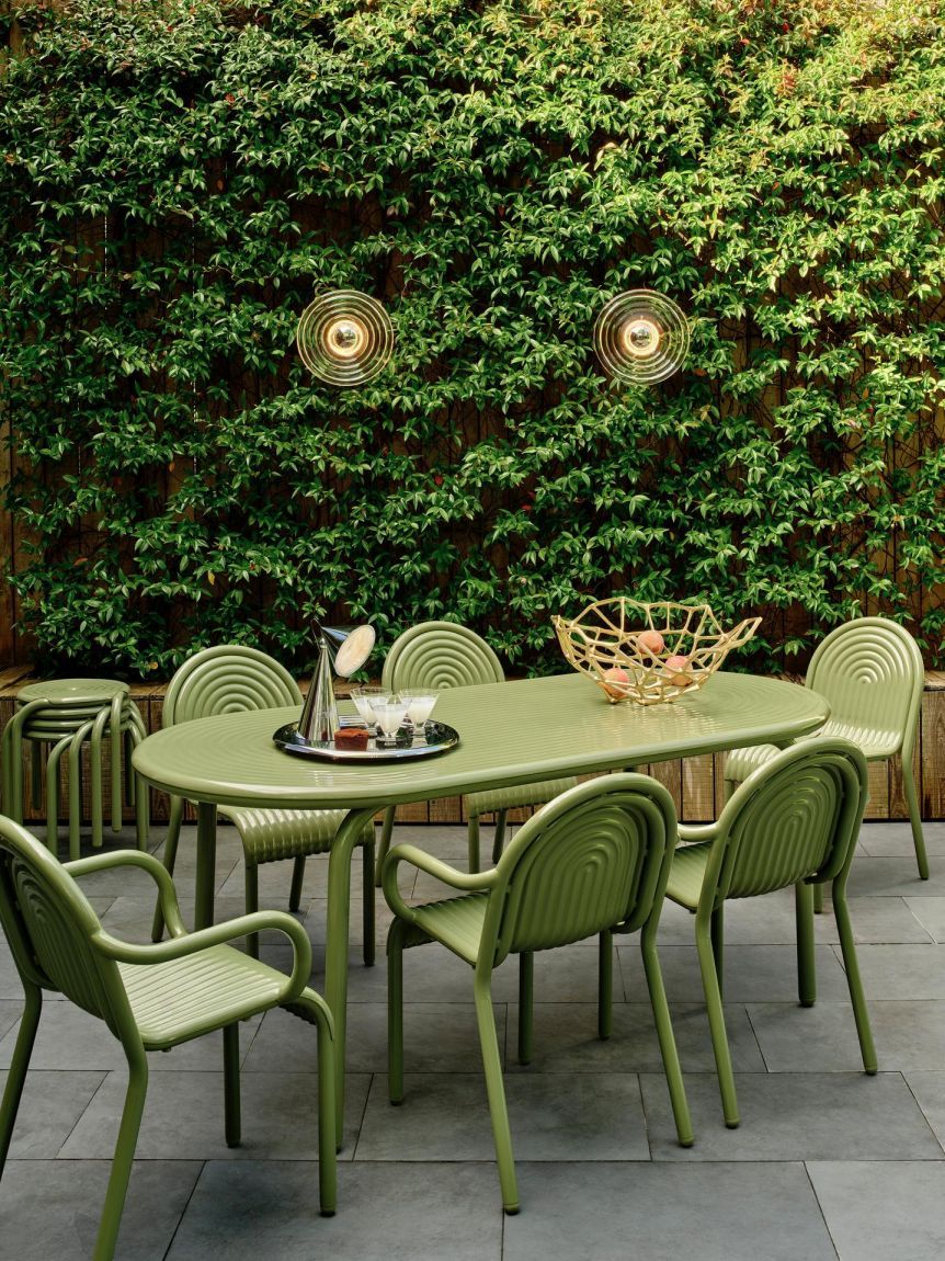 Groove Outdoor-tafel Putty van Tom Dixon