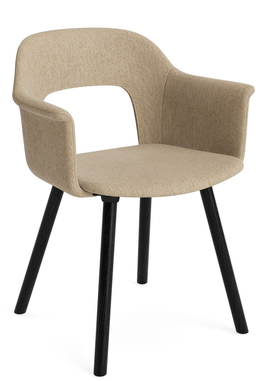 Layout Armchair 224 von Hay, Armlehnstuhl in Beige mit schwarzen Holzbeinen, modernes Design.