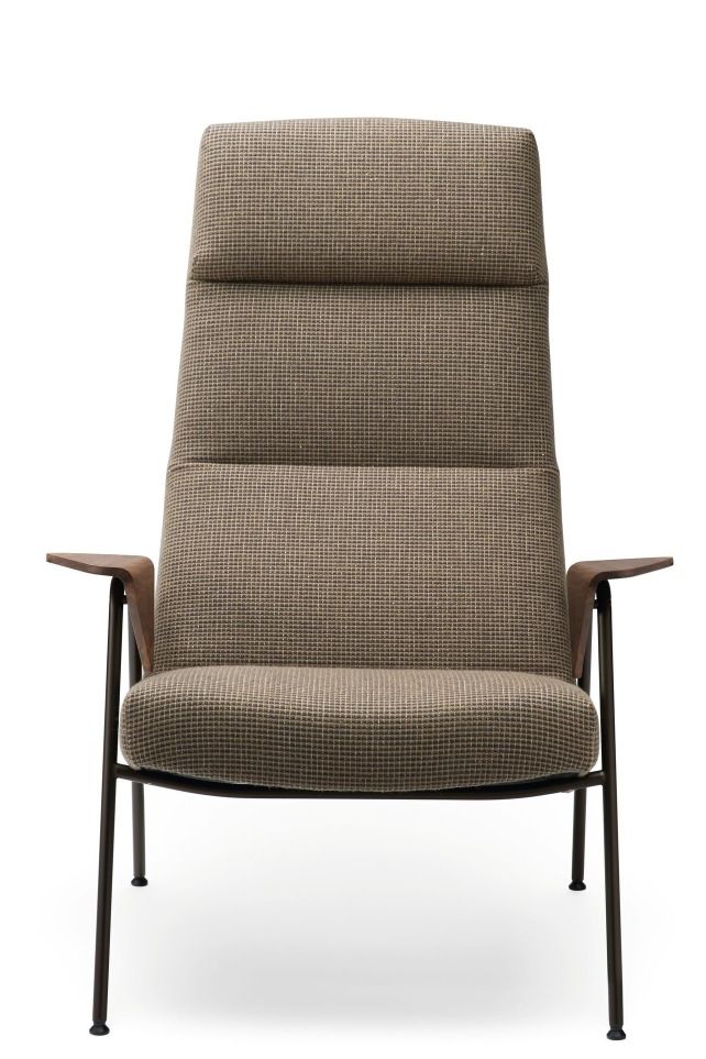 Walter Knoll Sessel Votteler Chair 367/368, braun karierter Stoffbezug, Holzarmlehnen und filigranes Metallgestell.