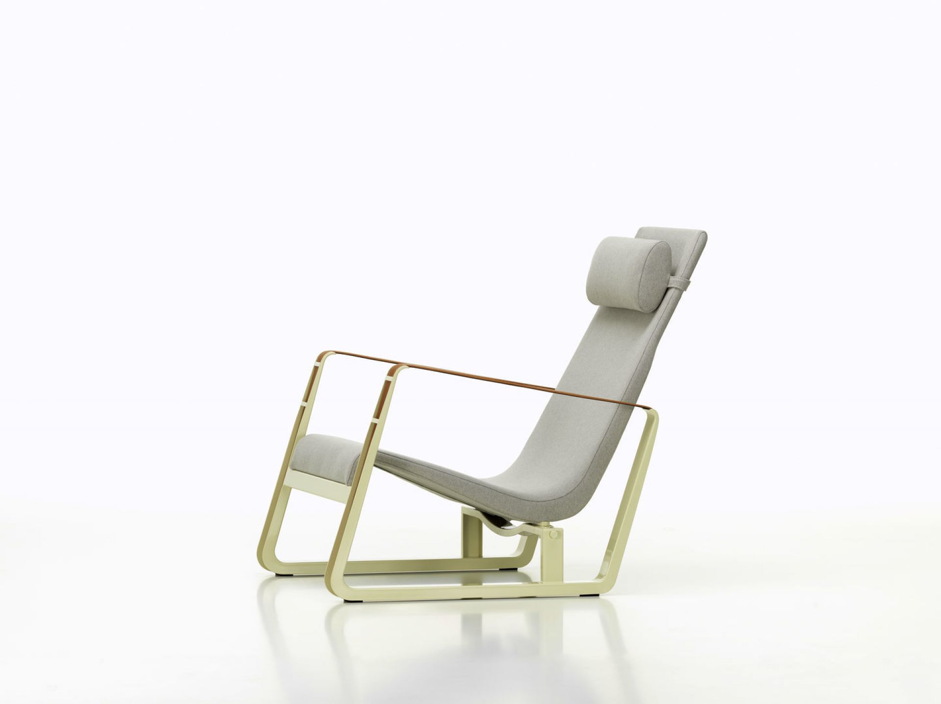 Vitra CitÉ Sessel, moderner Loungesessel mit hellgrauem Stoffbezug und beigem Metallgestell, seitliche Ansicht.