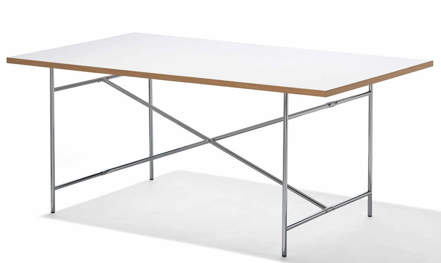 Eiermann Tisch mit weißer Tischplatte und verchromtem Stahlgestell, ideal als Esstisch oder Schreibtisch.
