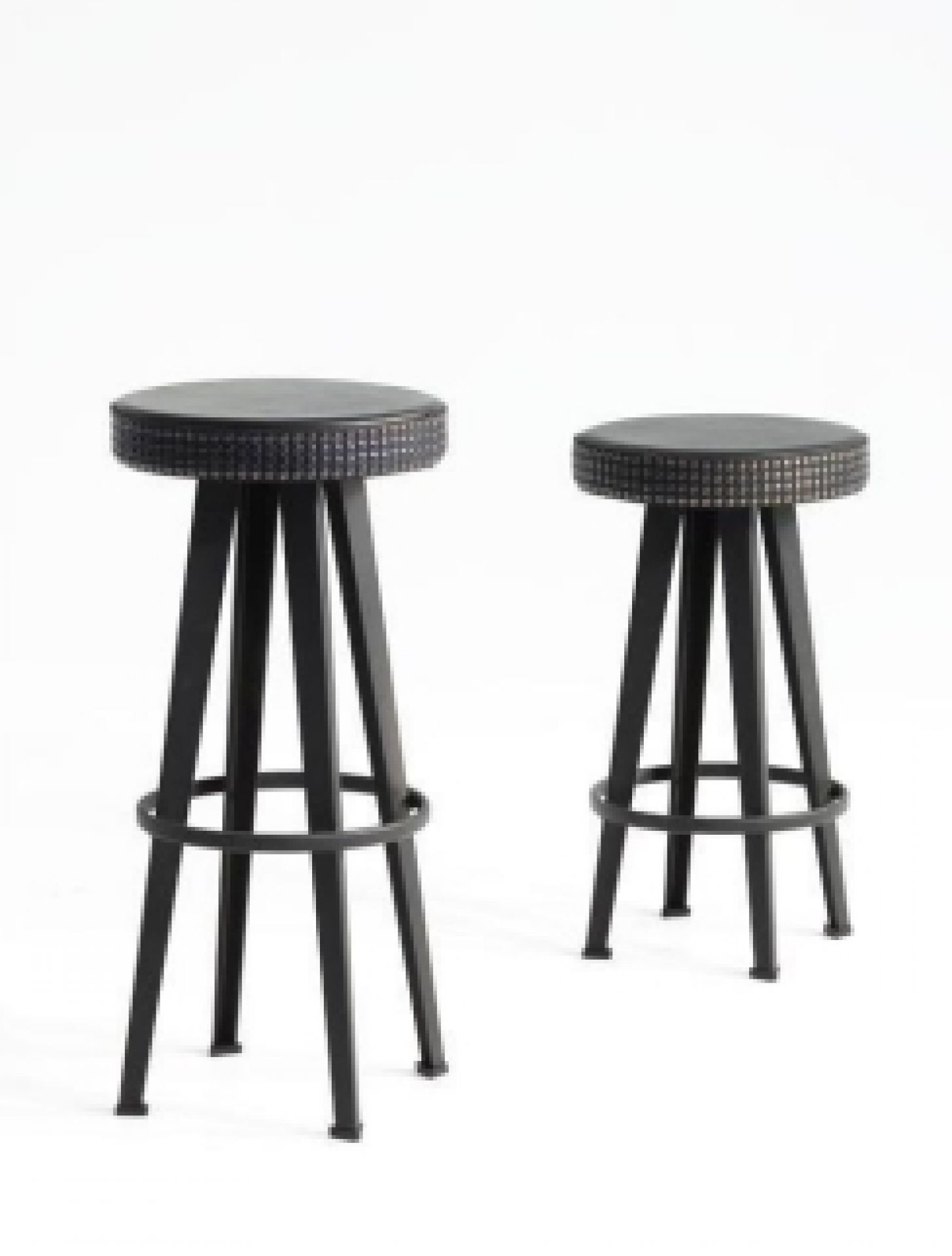 Zwei schwarze Barhocker "Bar Stud" von Moroso Diesel, Hocker mit Fußstütze und Nietenbesatz.