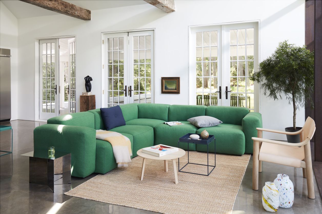 Bernard Chair Sessel von Hay: Massivholz Eiche, wasserbasierter Lack, Leder brandy, modernes Design.