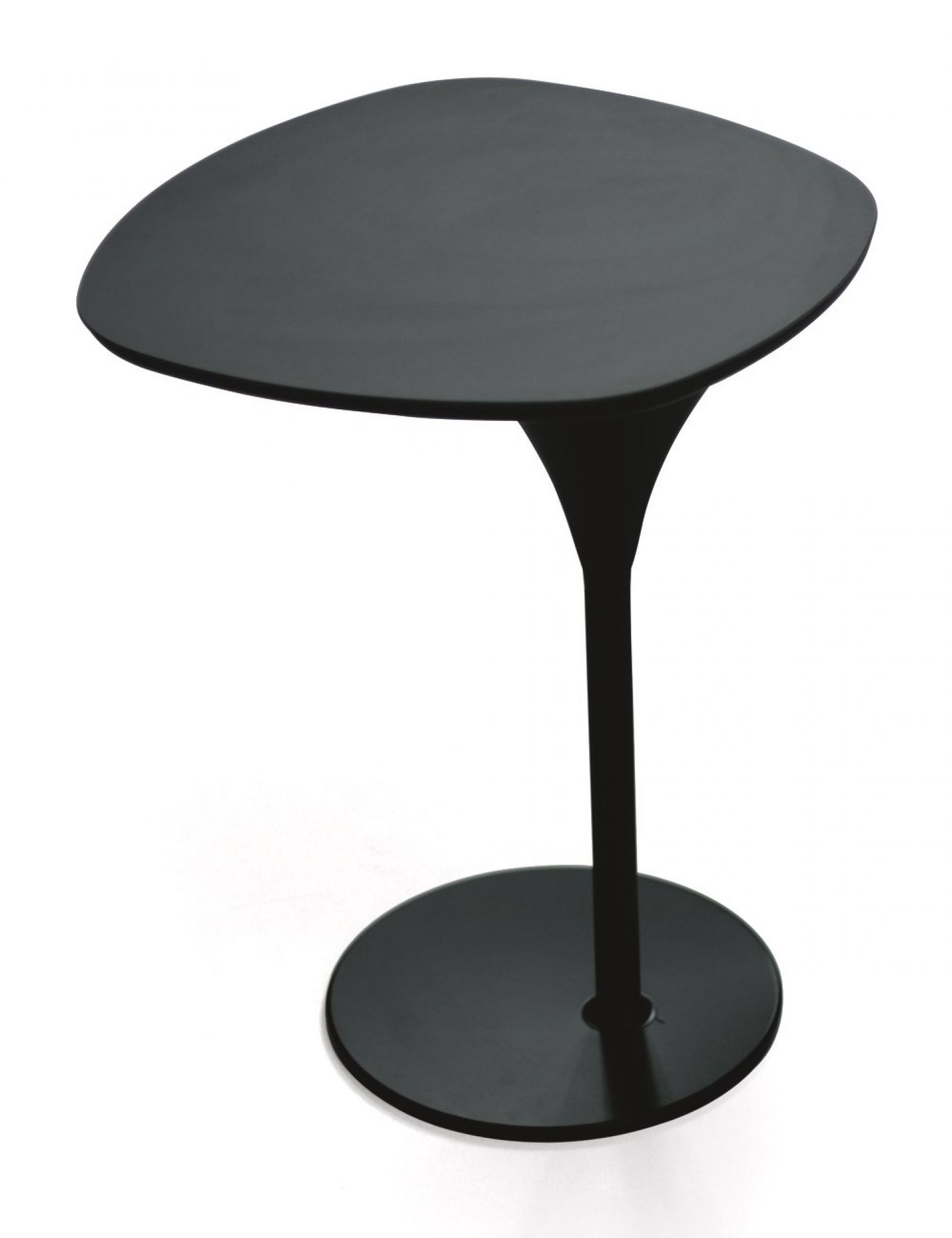 Schwarzer Bloomy Beistelltisch von Moroso mit runder Basis und blattförmiger Tischplatte. Moderner kleiner Tisch.
