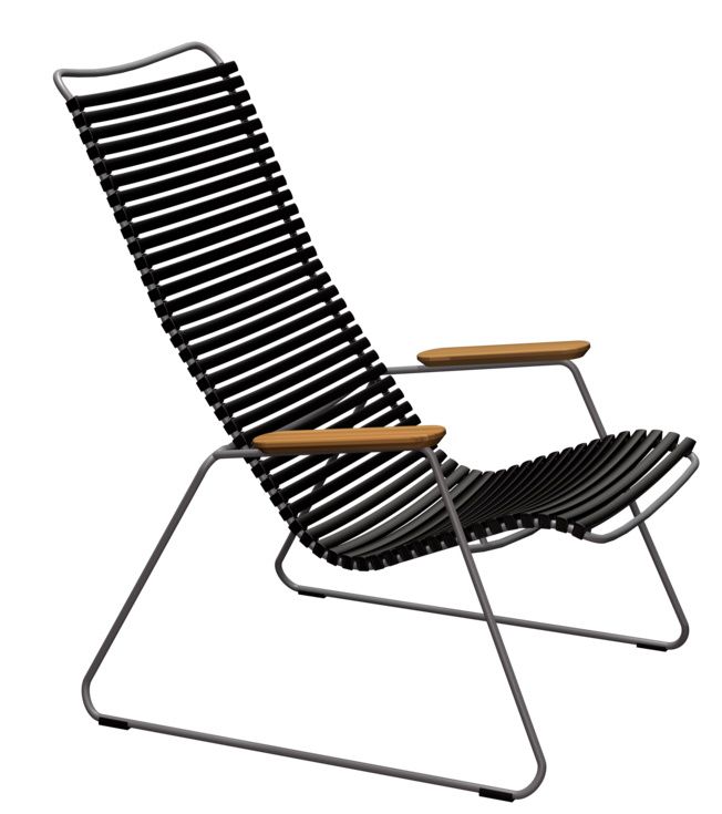 Schwarzer Click Lounge Chair Sessel von Houe für den Außenbereich mit Armlehnen aus Holz.