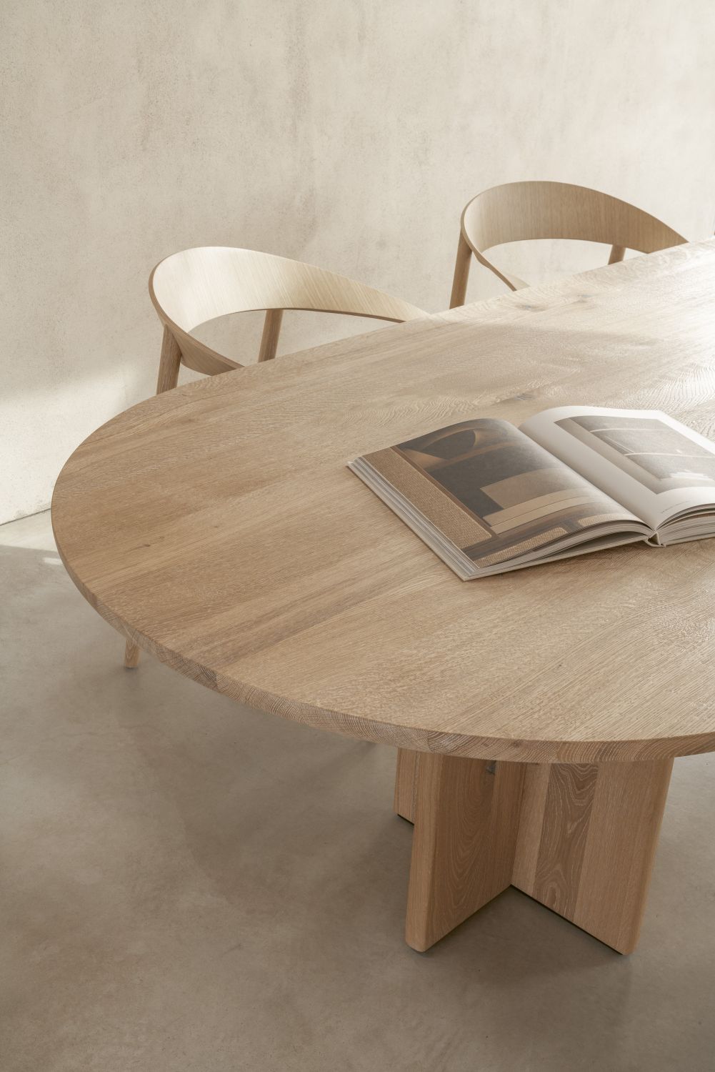 BC17 T-Rox ovale eettafel Janua 