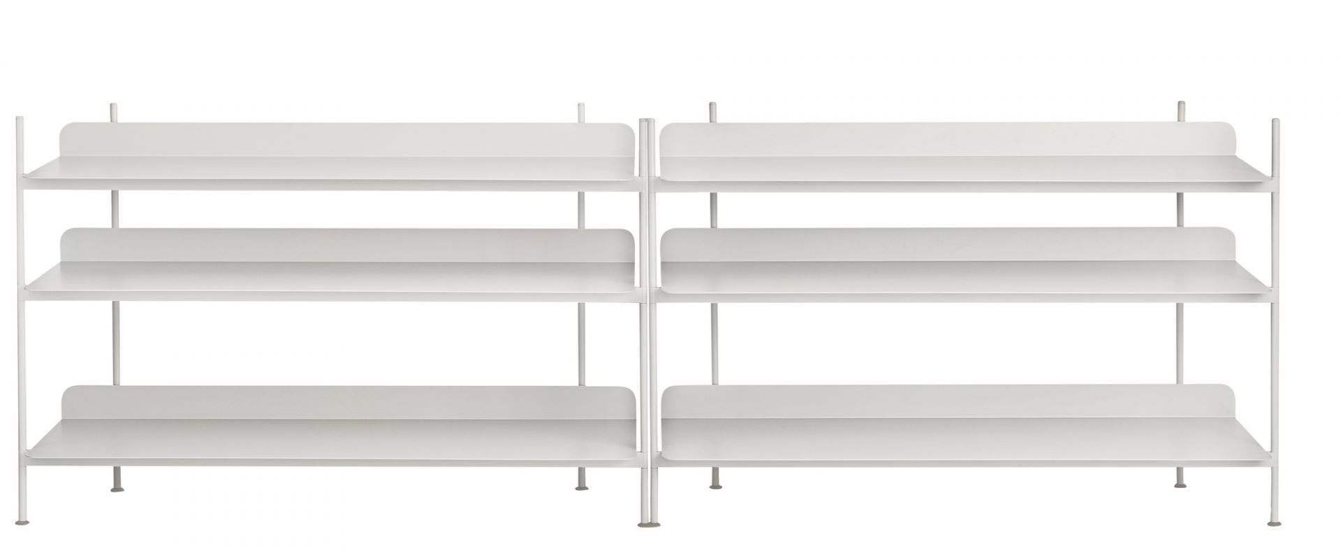 Muuto Compile Regalsystem in Weiß, Konfiguration mit drei Regalböden, modernes Design für Wohnzimmer und Büro.