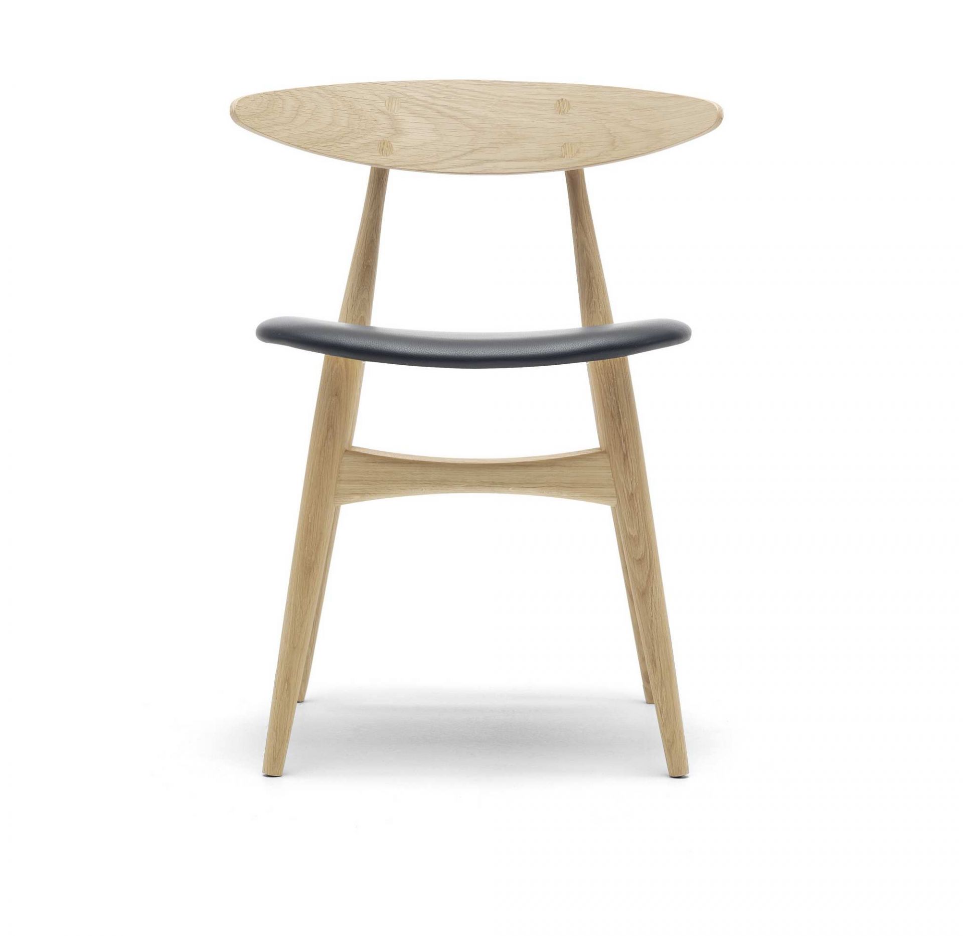 CH33P Stuhl von Carl Hansen & Søn, Eiche natur, Sitzfläche Leder, Designklassiker.