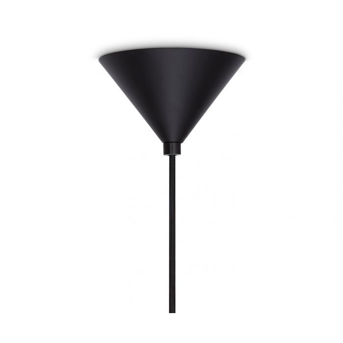 Nahaufnahme der Tom Dixon Beat Fat Pendelleuchte in Schwarz, moderne Hängelampe für Wohnraumbeleuchtung.