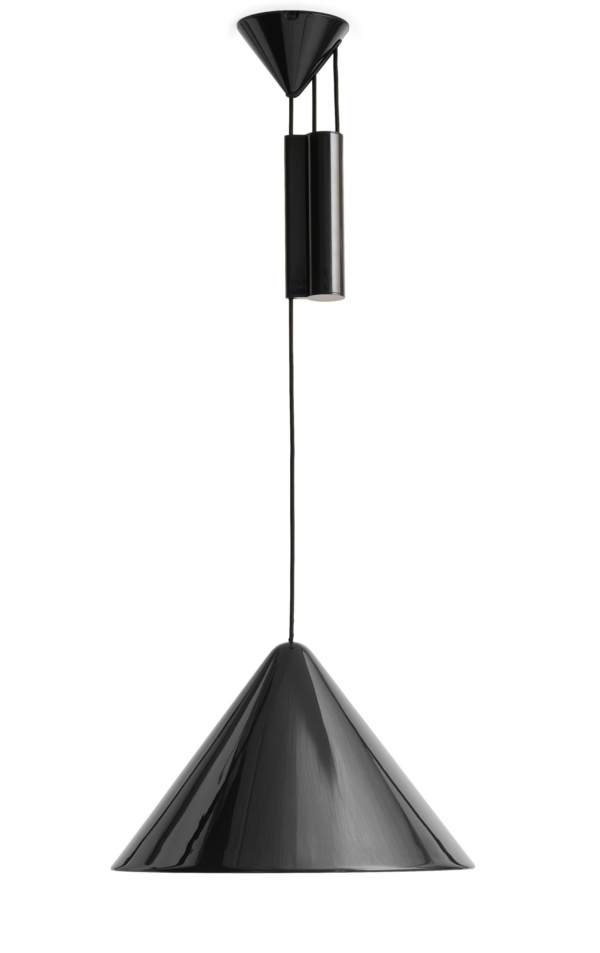 Schwarze Compass Adjustable Pendelleuchte 430 von Hay, Kegelförmiger Lampenschirm mit glänzender Oberfläche. Moderne Hängelampe für Wohnzimmer und Essbereich.
