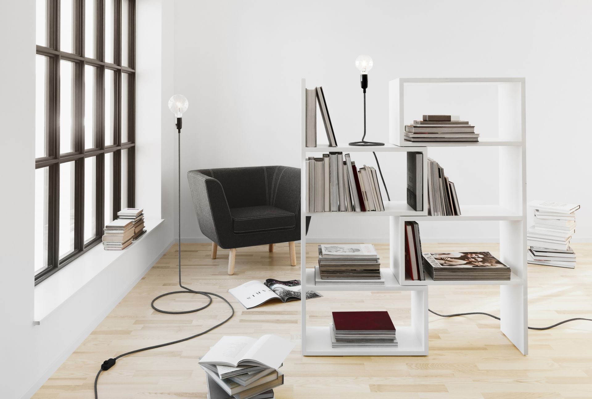 Helle Cord Lamp Stehleuchte von Design House Stockholm im modernen Wohnzimmer.