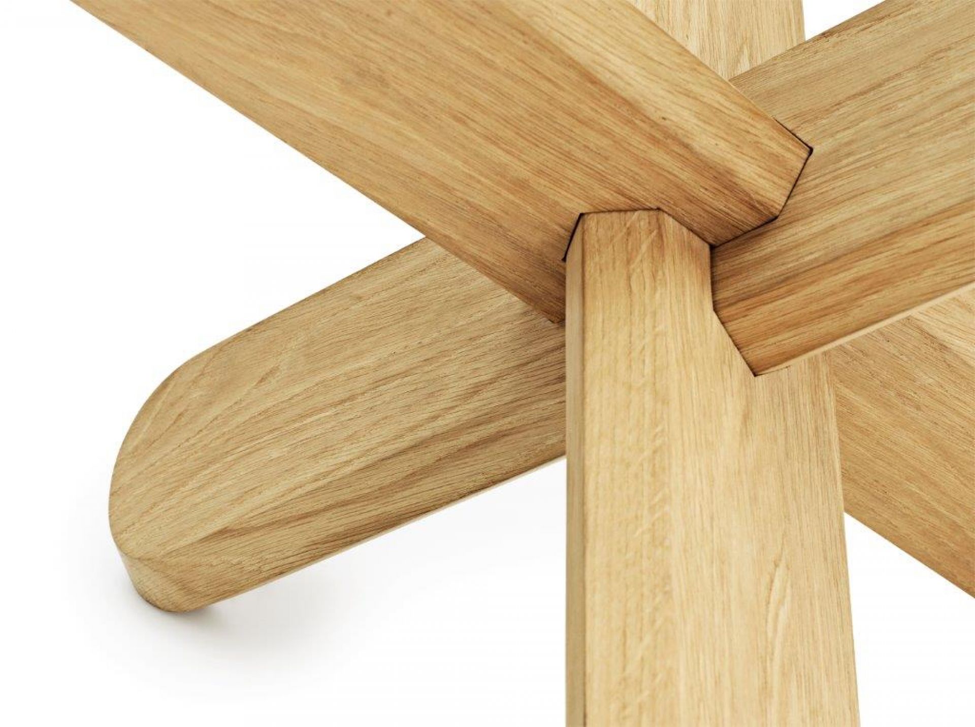 Detailaufnahme des Normann Copenhagen Ding Table Tisches aus Eichenholz, Fokus auf die Tischbeine.