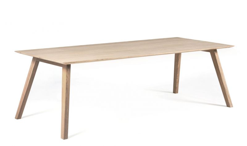 Heller Monk Tisch von Prostoria aus Holz, rechteckige Tischplatte und schräge Beine.