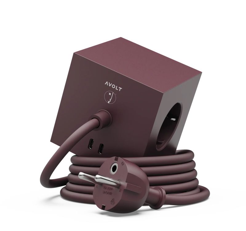 Square 1 - Avolt x Bauhaus stopcontactblok met USB-C, exclusieve editie Mulberry Red, dfp Design