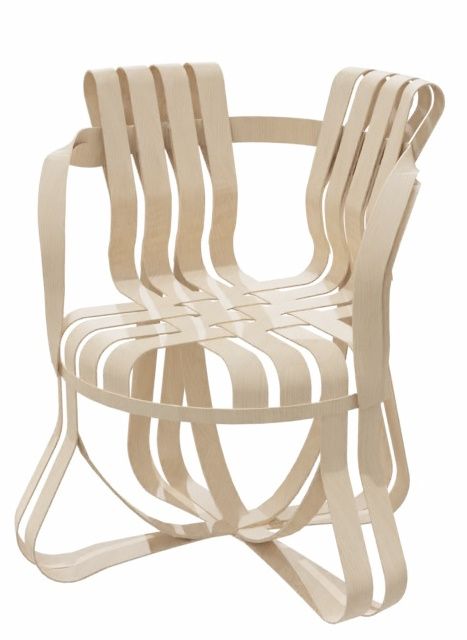 Cross Check Stuhl von Knoll International: Moderner Armlehnstuhl aus hellem Holz, minimalistisches Design.