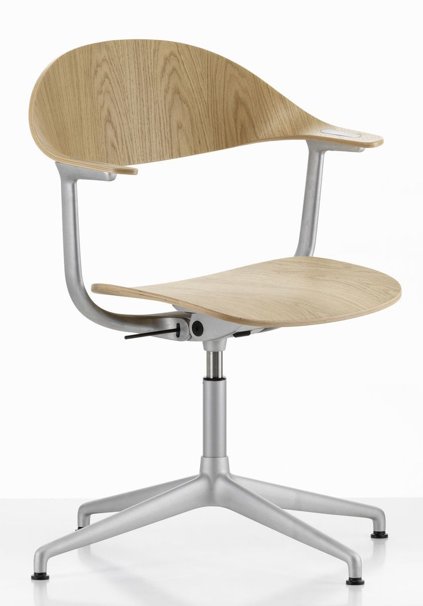 Mynt Bürodrehstuhl von Vitra mit hellem Holzfurnier und silberfarbenem Aluminiumfuß, ergonomischer Bürostuhl für das Homeoffice.