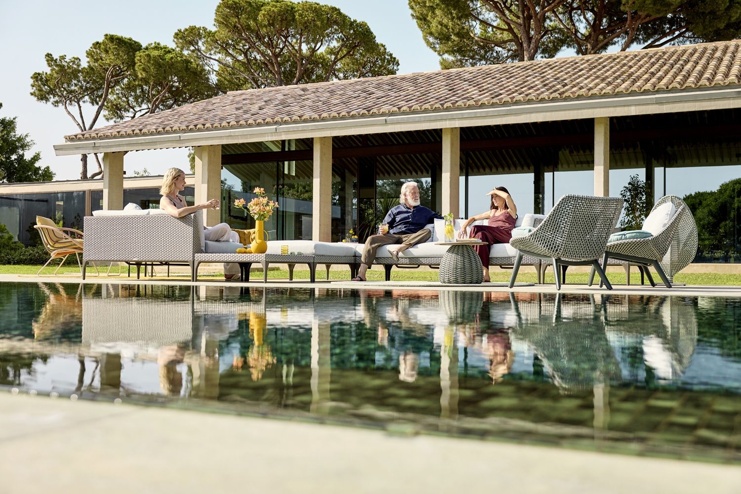 Mbrace Outdoor Club Chair fauteuil van Dedon